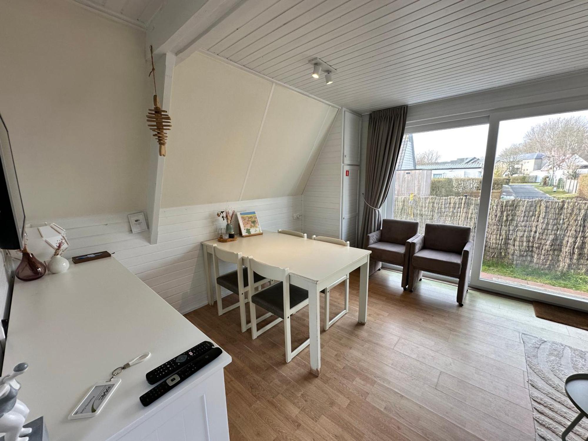 Gezellige Chalet In Nieuwpoort - Opkuis Inbegrepen In De Prijs Oostduinkerke Eksteriør bilde