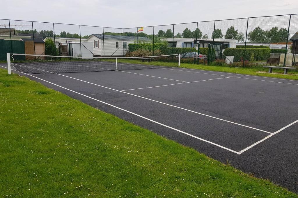 Gezellige Chalet In Nieuwpoort - Opkuis Inbegrepen In De Prijs Oostduinkerke Eksteriør bilde